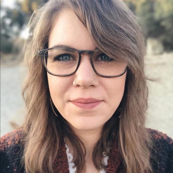 Meet your posher, Bethany. - Picture 1 of 6